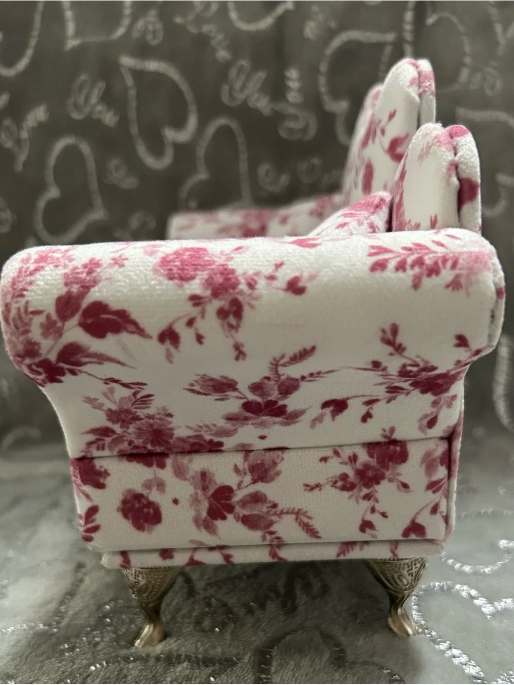 NWT Hilabee, Plush Heart-Pink & White Floral Loveseat Sofa Jewelry Box w/Mirror